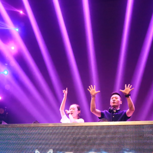 丰满高潮的艳麻麻
